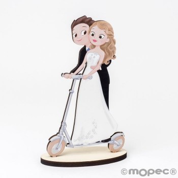 Figura Novios Madera Patinete